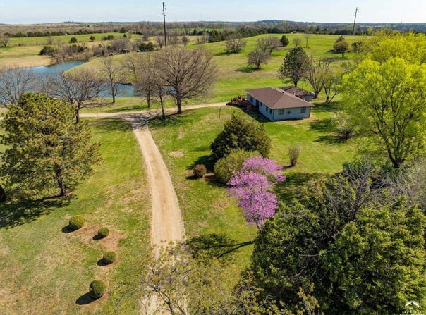 1628 E 400 Road, Lawrence, KS 66049
