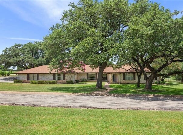 153 Eagle Canyon Drive, China Spring, TX 76633