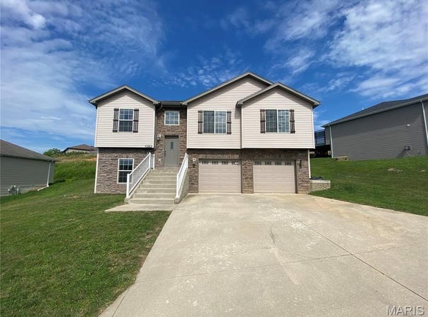 206 Sandstone Drive, St Robert, MO 65584