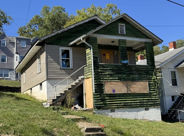 1005 Somerset Dr, Charleston, WV 25302