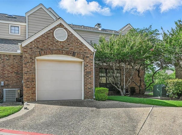 211 Cimarron Trail, Irving, TX 75063