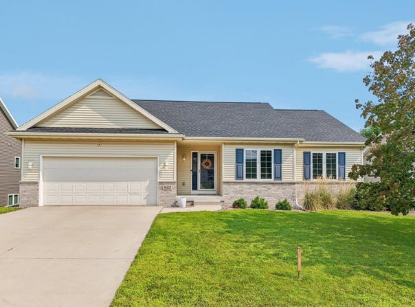 833 Ashworth Drive, Oregon, WI 53575