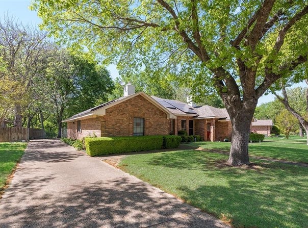 221 Avalon, DeSoto, TX 75115