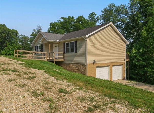 100 Oak Ridge Lane, Huntington, WV 25704