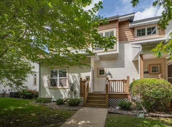 1221 Clarence Street, Saint Paul, MN 55106