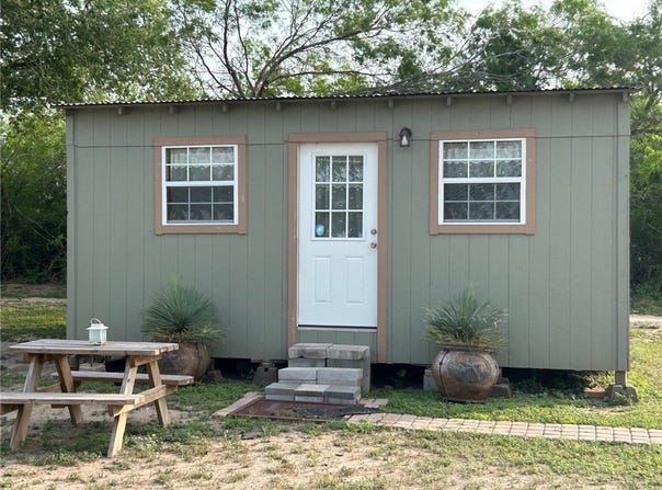 1616 Middle Road, George West, TX 78022