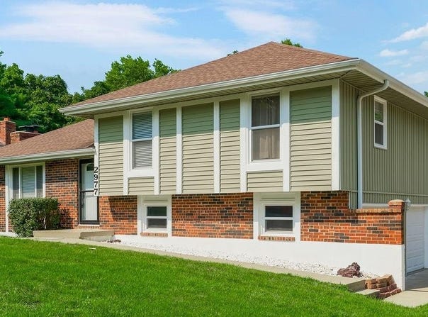 2977 IVA Drive, Independence, MO 64057