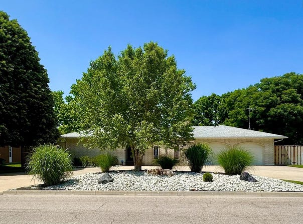 516 Ponderosa Ln, Sterling, KS 67579