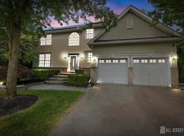 16 Moorland Boulevard, Monroe, NJ 08831