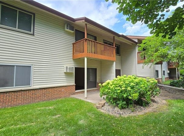 3919 Foss Road, Saint Anthony, MN 55421
