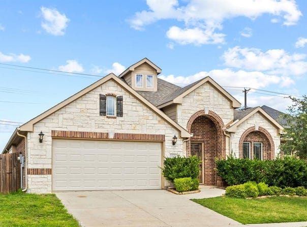 1020 Broken Wheel Trail, Aubrey, TX 76227