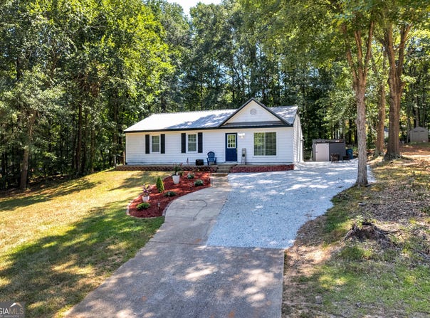 1316 Hickory Circle, Auburn, GA 30011