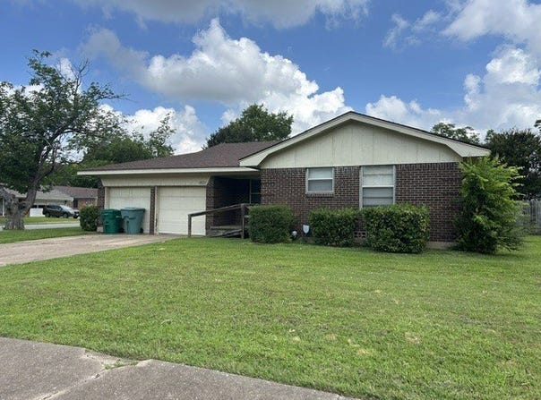 1821 W Belden Street, Sherman, TX 75092