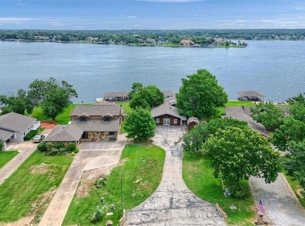 105 Cheyenne Drive, Lake Kiowa, TX 76240