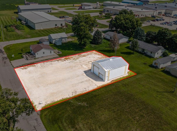 1626 Dearborn Street, Ellsworth, IA 50075