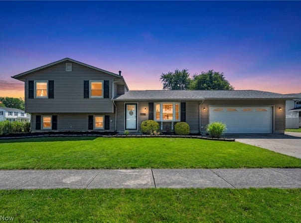 127 Edgefield Drive, Elyria, OH 44035
