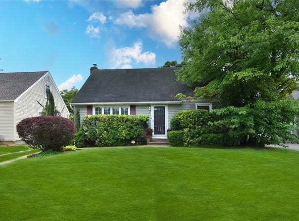 36 Alhambra Road, North Baldwin, NY 11510