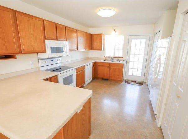 28 Carriage Lane, Owatonna, MN 55060
