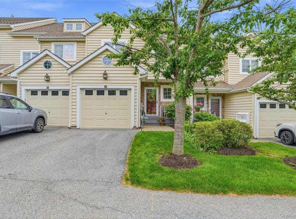 32 Rolling Ridge Road, Hyde Park, NY 12538