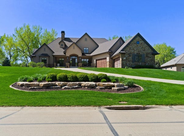 556 Firethorn Trail, Dakota Dunes, SD 57049