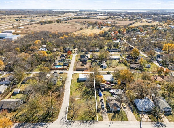 715 E 10TH Street, Kemp, TX 75143