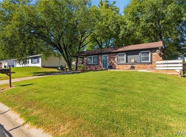 2910 Nantwich Lane, St Charles, MO 63301