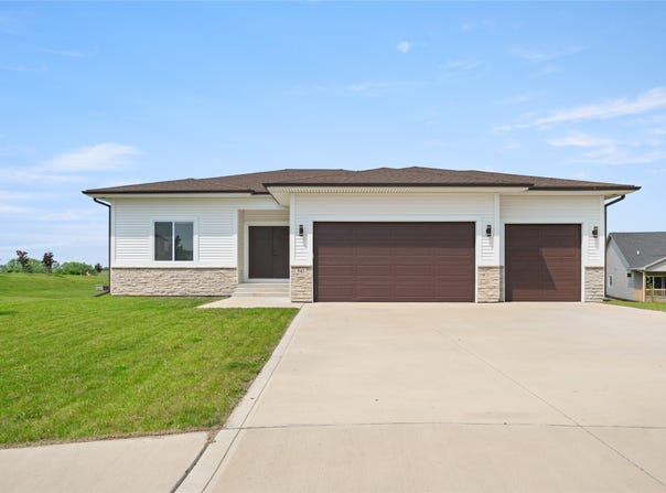 542 Bella Street, West Des Moines, IA 50266