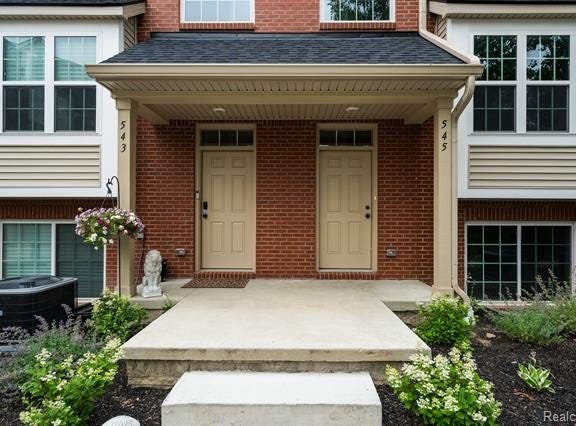 518 Village Lane, Milford Vlg, MI 48381
