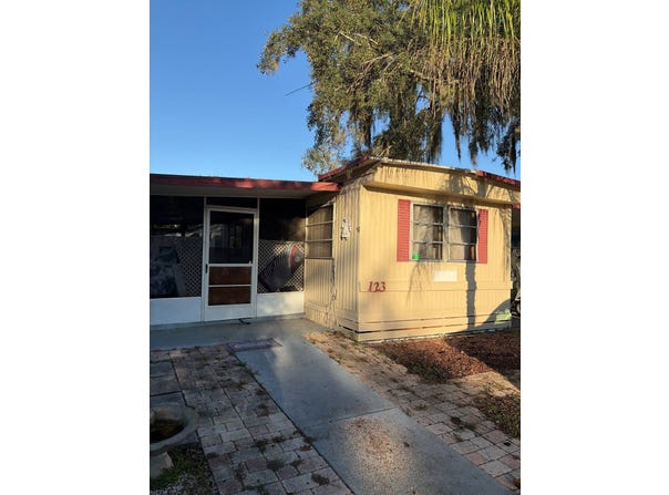 123 Hickory Drive, Tavares, FL 32778
