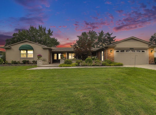 25847 Castlereigh Drive, Farmington Hills, MI 48336