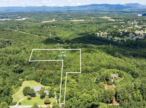Center Drive, Taylors, SC 29687