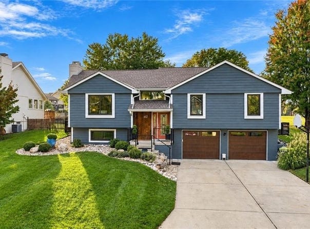 612 SE CUMBERLAND Drive, Lee's Summit, MO 64063