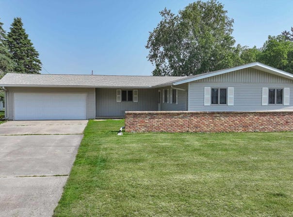101 Hilltop Drive, Ackley, IA 50601