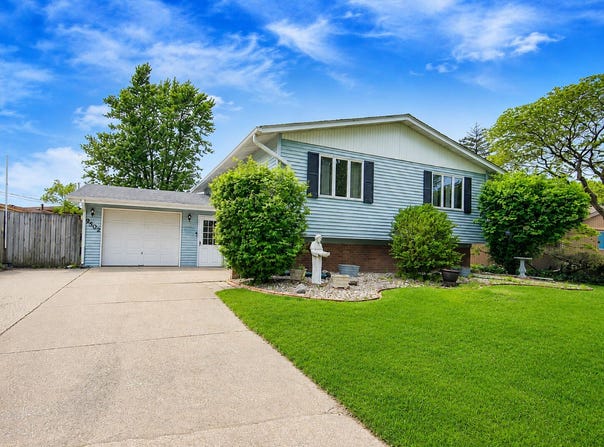 9502 Forrest Drive, Highland, IN 46322