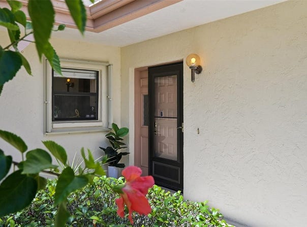 1743 LAKE PLACE, VENICE, FL 34293