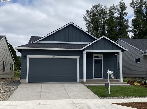 710 Tigerlily ST, Silverton, OR 97381