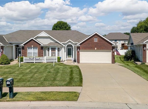2904 Eastbrook Court, St Joseph, MO 64506