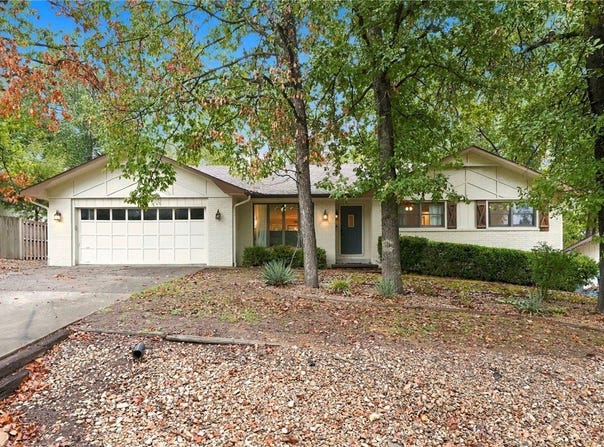 7 Abingdon Lane, Bella Vista, AR 72715
