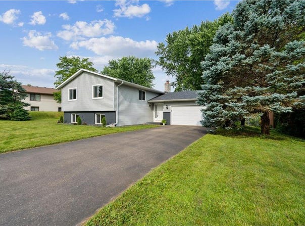 1135 Glendon Street N, Maplewood, MN 55119