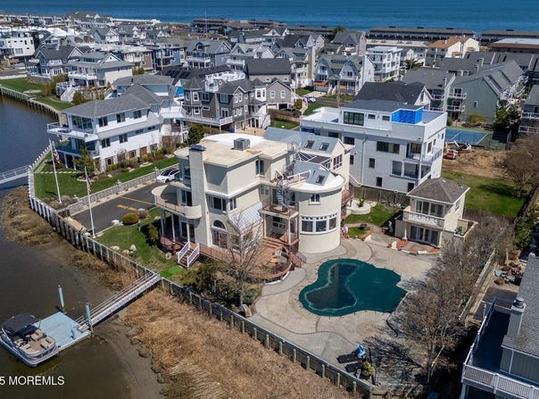 1 Island View Way, Sea Bright, NJ 07760