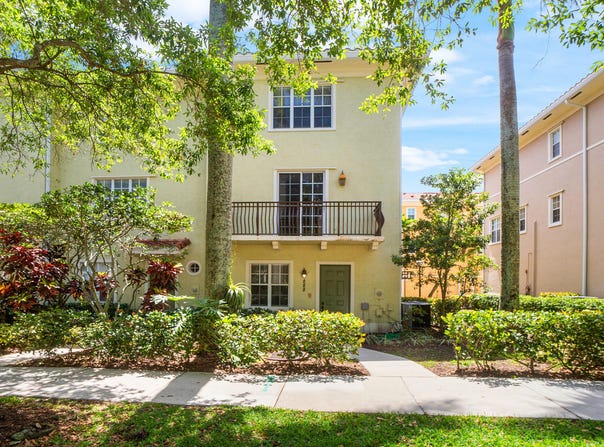 888 University Boulevard, Jupiter, FL 33458