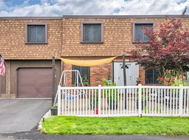 944 Wadsworth Road unit: J3, Medina, OH 44256
