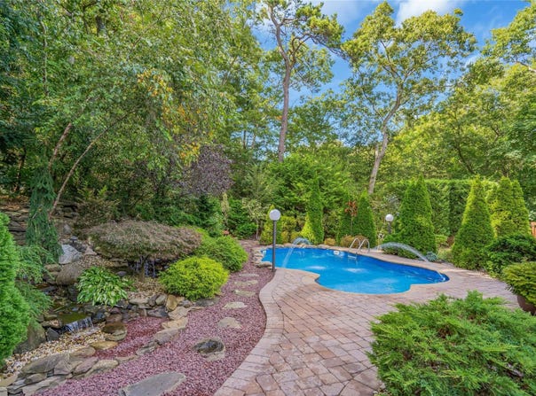 62 Laurel Drive, Smithtown, NY 11787