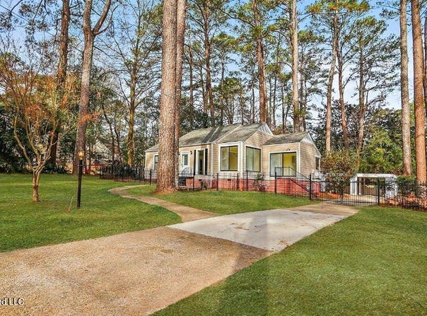 410 Alta Woods Boulevard, Jackson, MS 39204