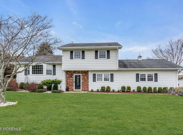 5 Travis Court, Monroe, NJ 08831