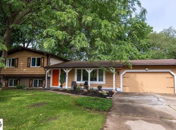 210 Smalley Drive, Mt Pleasant, MI 48858