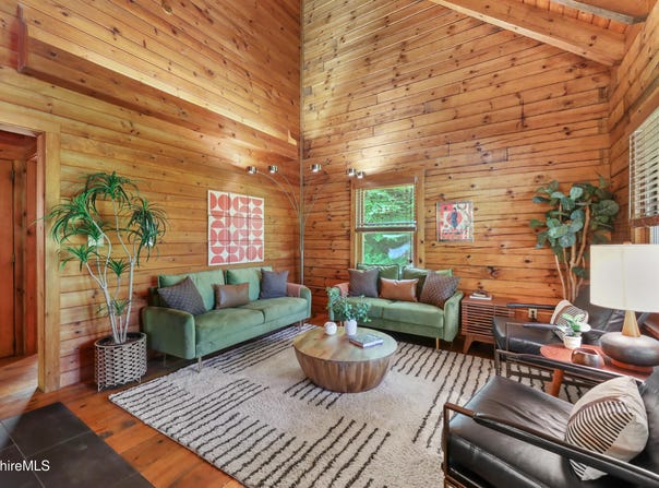 52 Lenox Rd, West Stockbridge, MA 01266