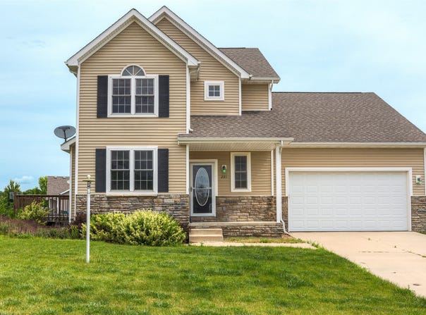 201 Elm Avenue, Norwalk, IA 50211