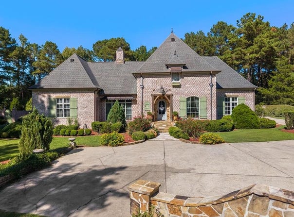 15 Jomar, LAUREL, MS 39443