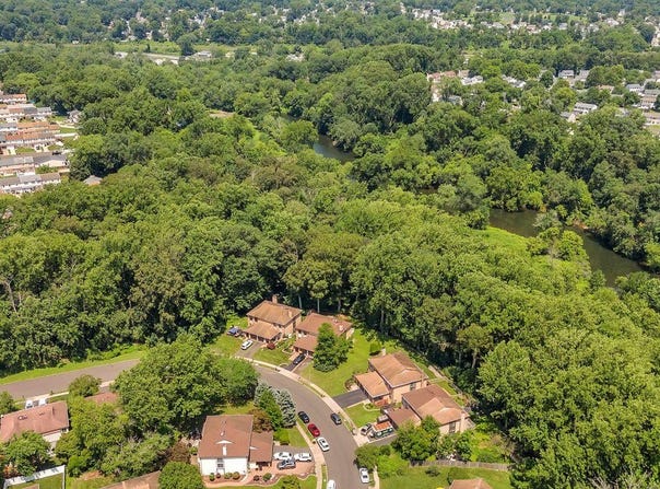 6569 SENATOR LANE, BENSALEM, PA 19020